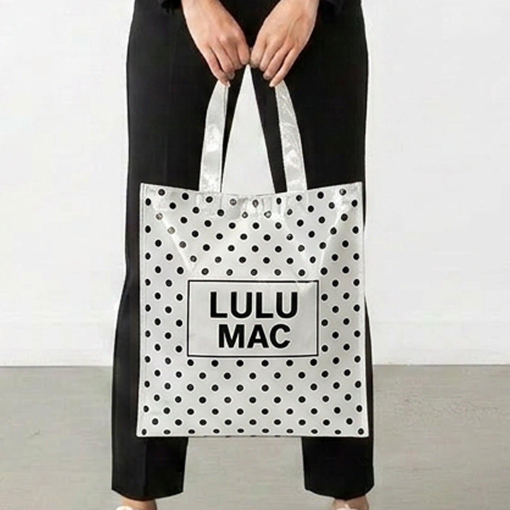 LM-BG-1004 REUSABLE TOTE-WHITE BLACK DOTS